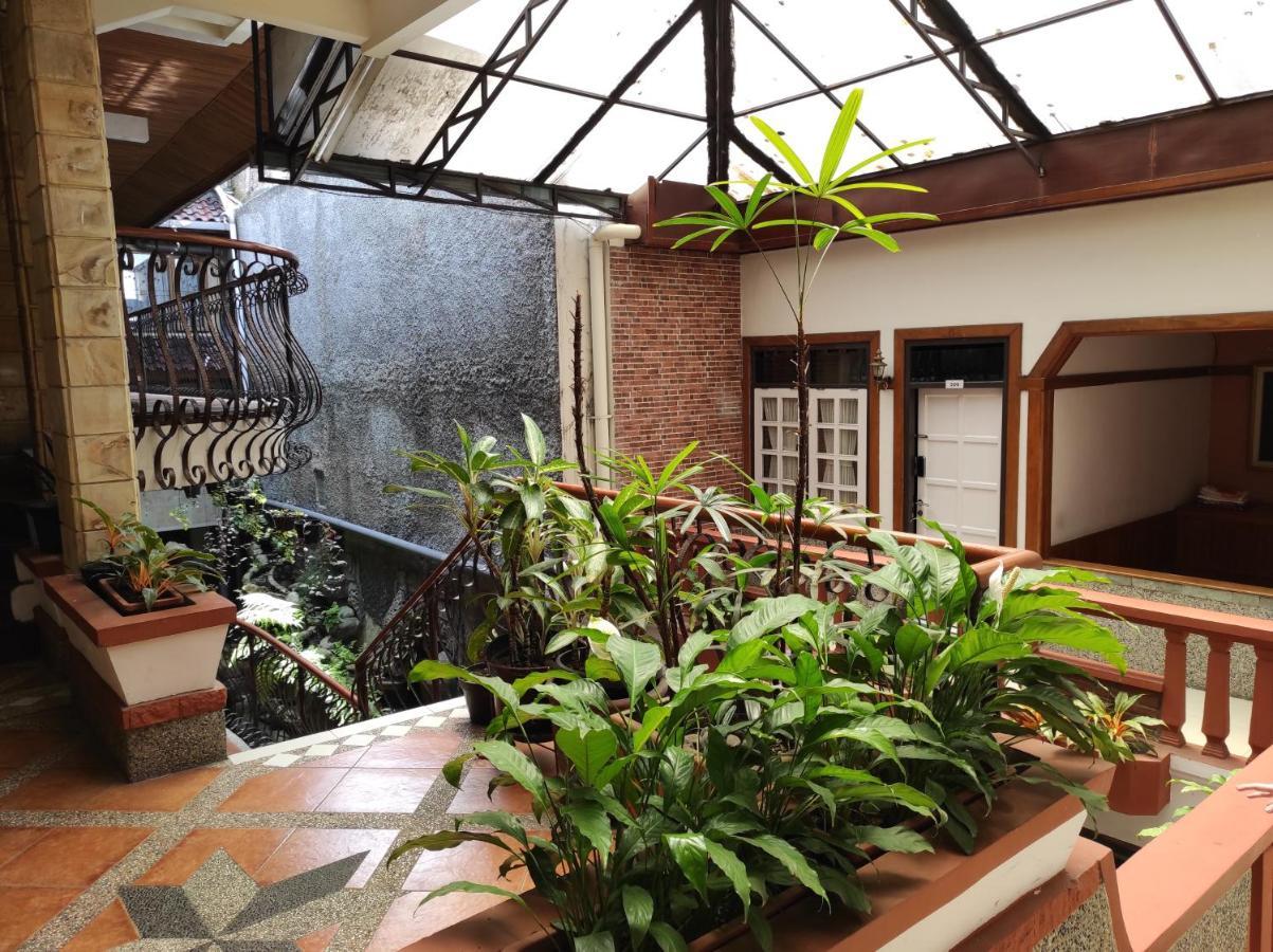 Arwiga Hotel Bandung Exterior photo